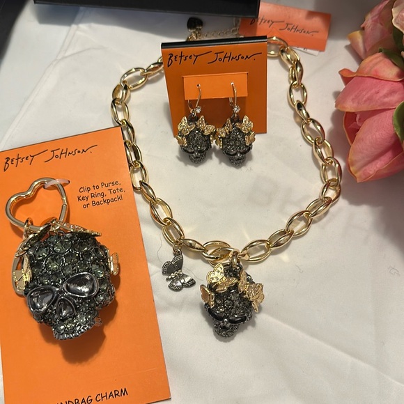 Betsy Johnson skull purse charm, earrings and necklace set - Picture 1 of 12